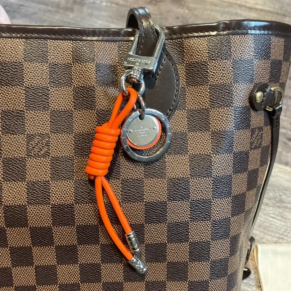 Louis Vuitton Orange bag charm keychain - Picture 4 of 4